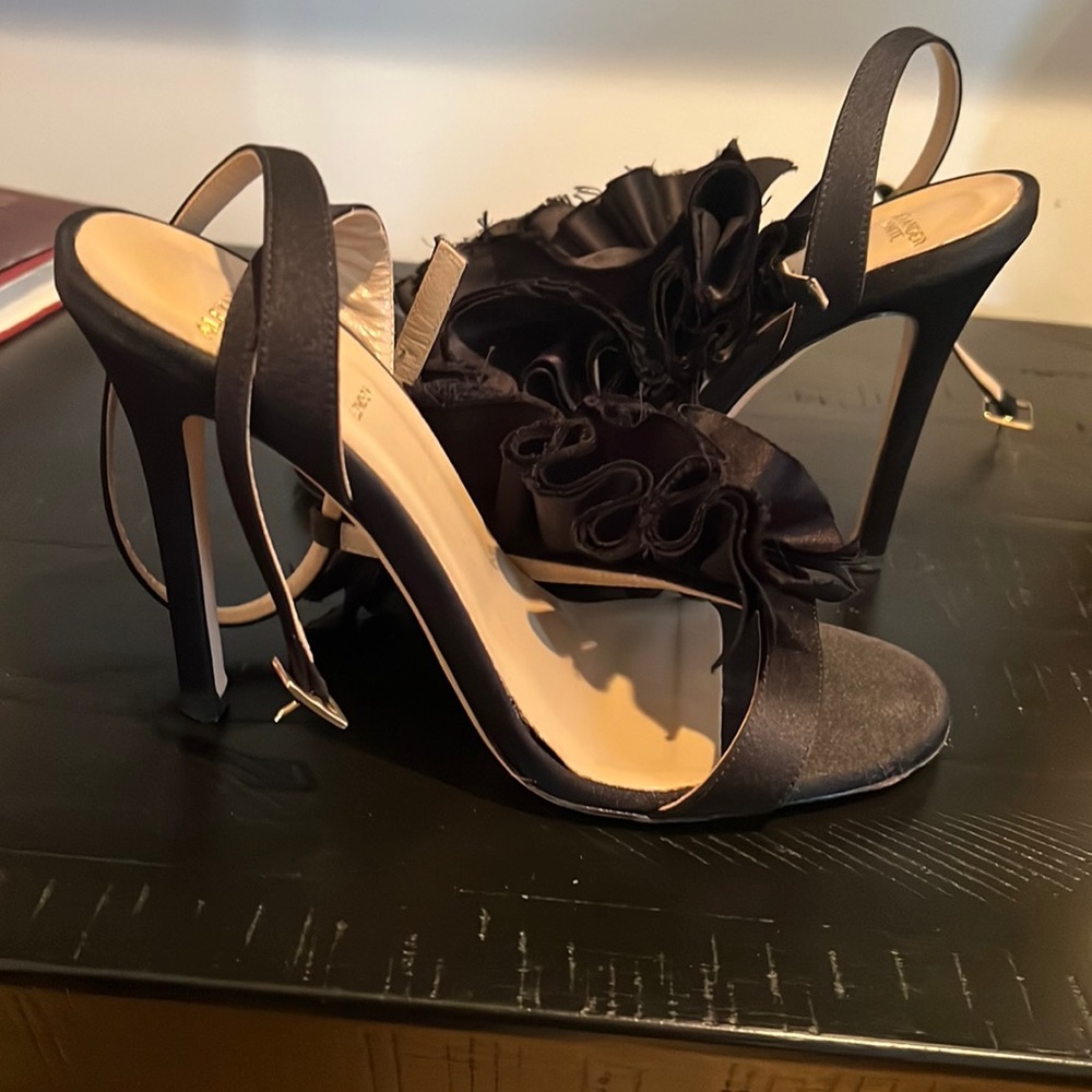 Alexander White 37.5 satin ruffle sandal. The perfect evening shoe.